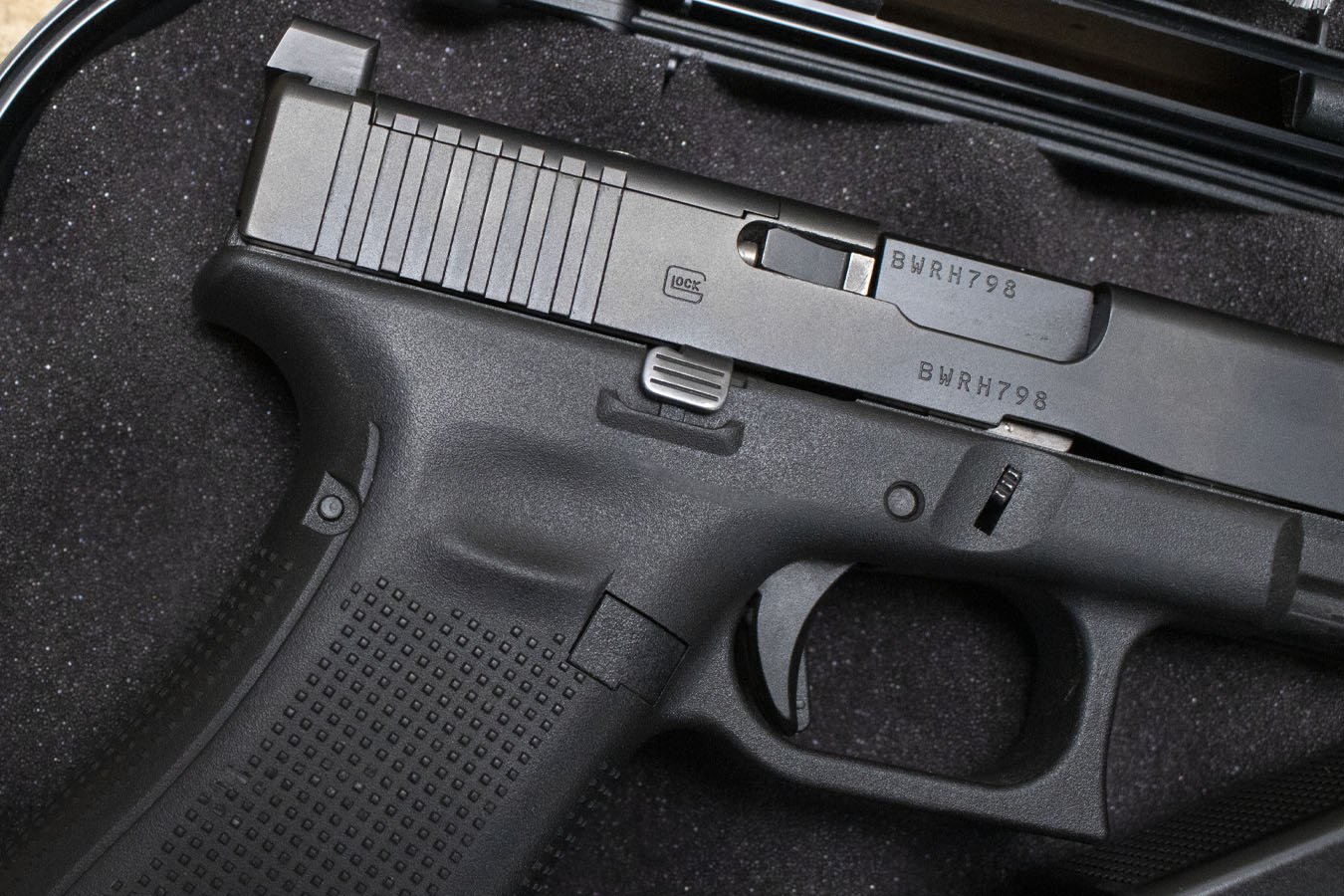 GLOCK 17 Gen5 MOS 9mm Police Trade-In Pistol with Two Magazines (Good Condition)